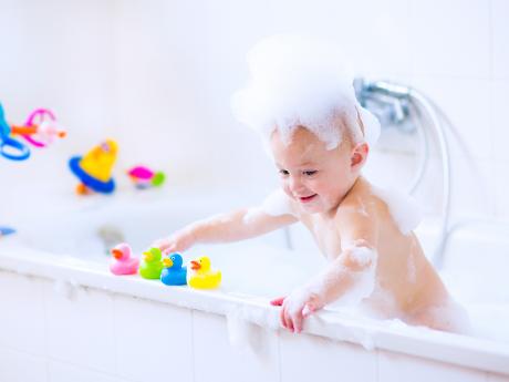Las 5 maneras de mejorar y facilitar la vida de los niños en el baño