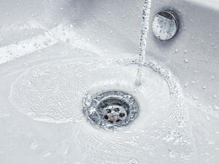 Tenemos consejos para ti sobre cómo limpiar el desagüe de la bañera