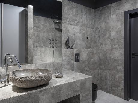 Cómo diseñar un cuarto de baño de piedra y hormigón