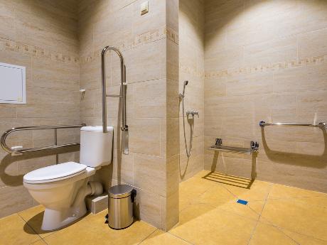 ¿Cómo organizar un cuarto de baño para personas con discapacidad?